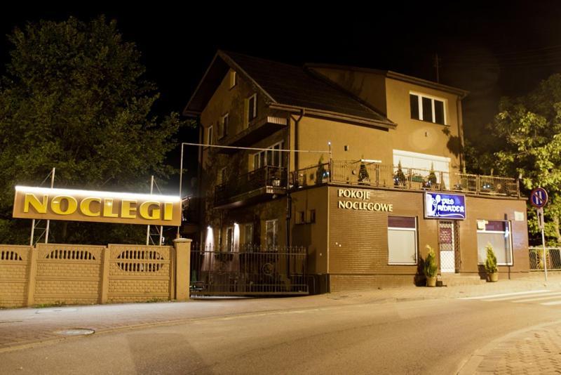 Pokoje Goscinne Amader Zambrow Exterior photo